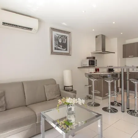 O Tuilliere Apartment *